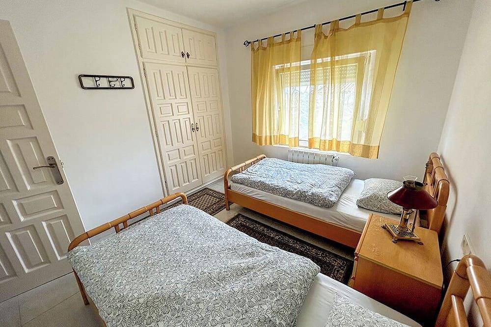 Villa acogedora con piscina privada y gran jardín, Wifi gratis y parking in Mas Pere, Calonge