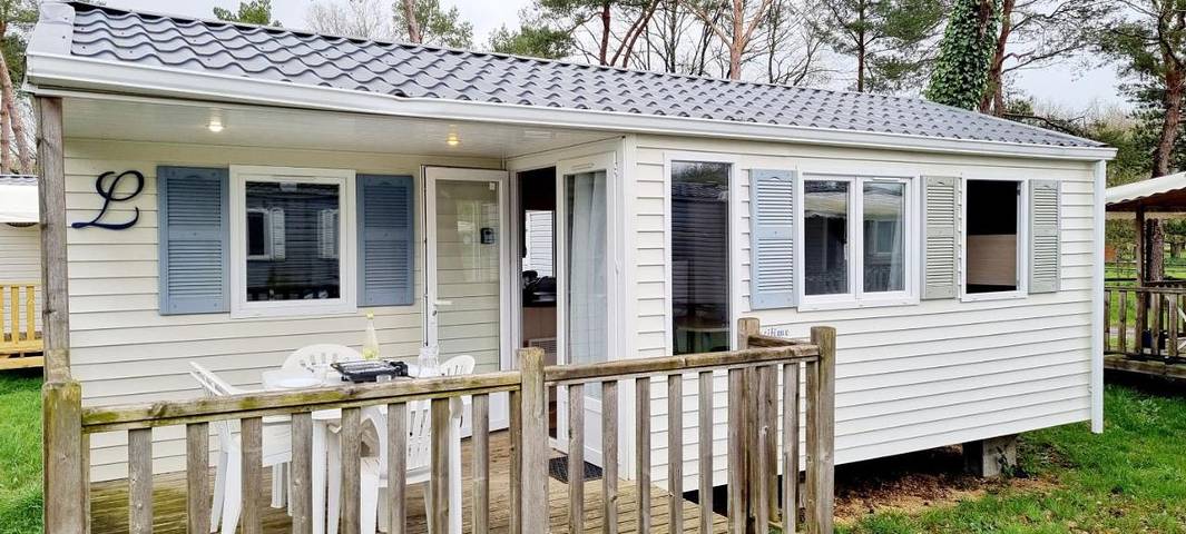 Camping pour 5 personnes, avec Jacuzzi et Terrasse ainsi que Jardin et Piscine