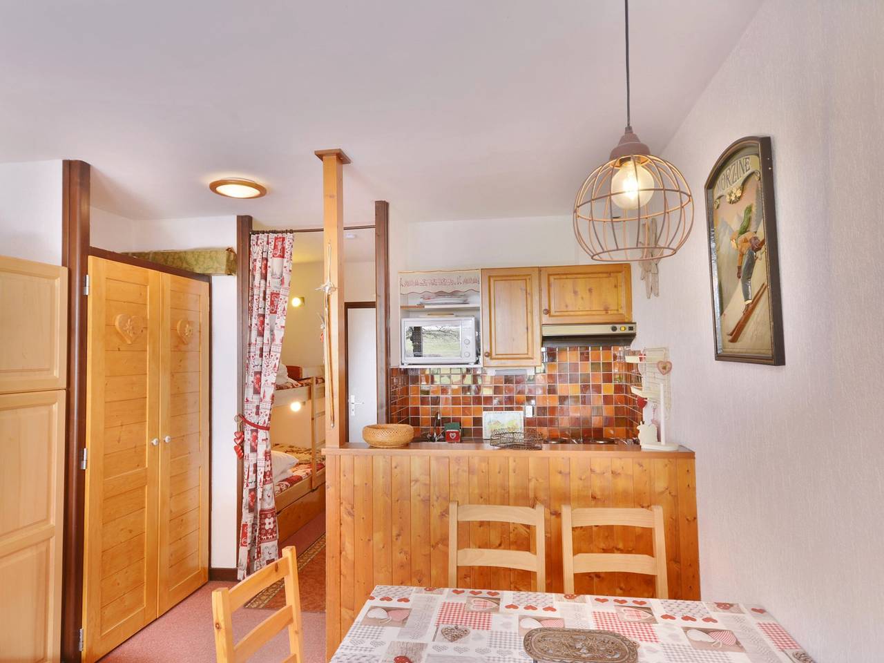 Entire studio, Studio for 4 near Morzine Center and Slopes with Garage, Balcony, and Ski Storage in Morzine, Les Portes du Soleil