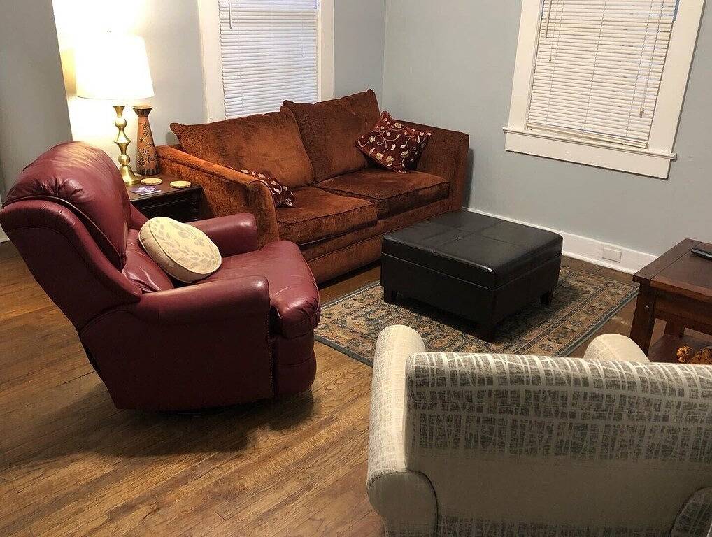 House with King and Queen beds! Garfield Cottage @Lsu in Baton Rouge, East Baton Rouge Parish