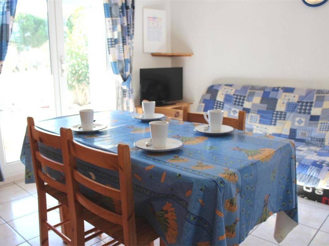Gemütliches Reihenhaus mit Pool, 3 Zimmern, Terrasse, Privatparkplatz, nah am Strand. in Gruissan (Ville), Gruissan