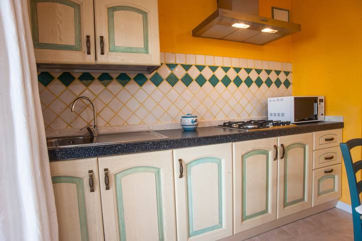 Ferienhaus Mansarda Marina in Strandnähe mit Klimaanlage und privater Terrasse in Villa San Pietro, Cagliari Provinz