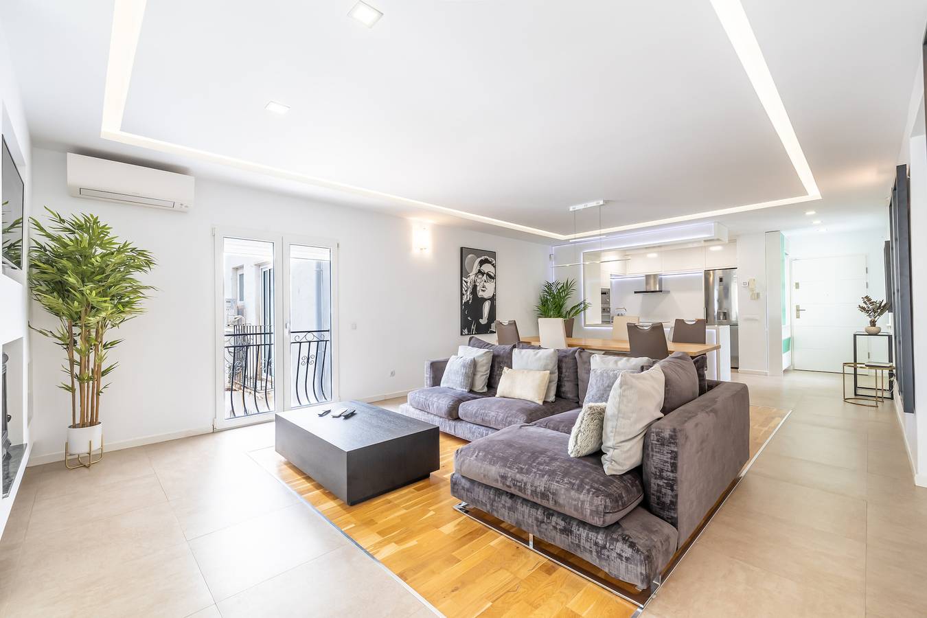 Apartamento entero, "Great Spacious Banus Appartment" cerca de la playa con Wi-Fi in Puerto Banús, Marbella