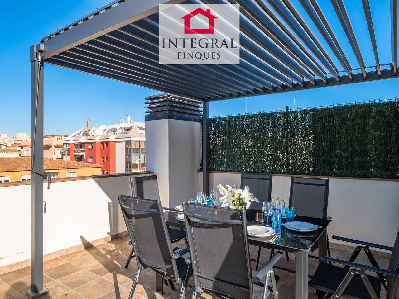 Entire apartment, Modern Apartment 3Br, 2Ba, Private Terrace, Ac & Wifi, 2nd Line to Platja Gran in Palamós, Costa Brava