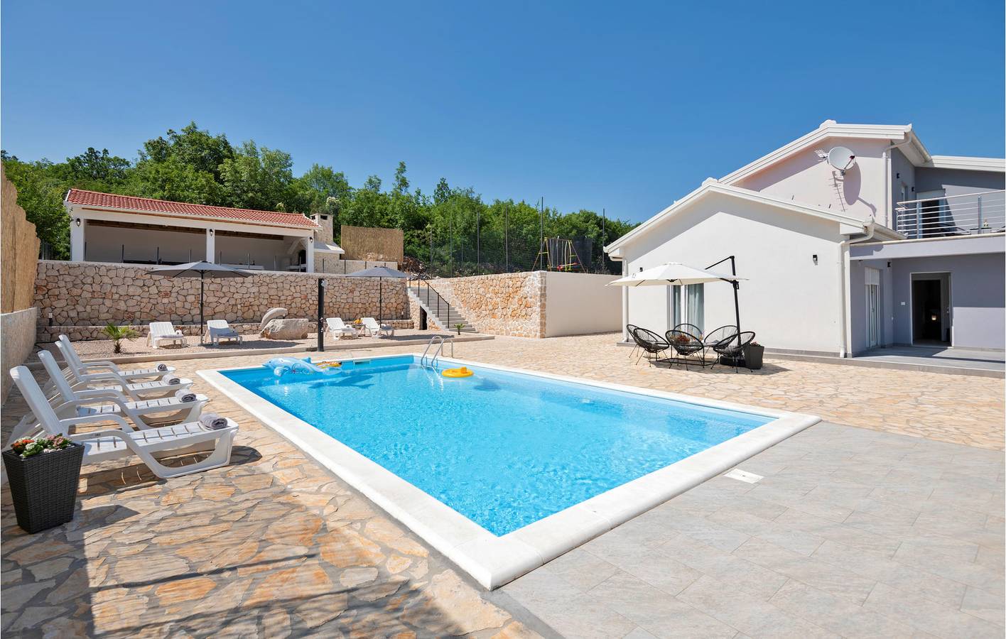 Charmantes 2-Zimmer-Apartment mit Pool, WLAN und Terrasse in der Nähe des Flusses Matica in Imotski, Makarska Riviera