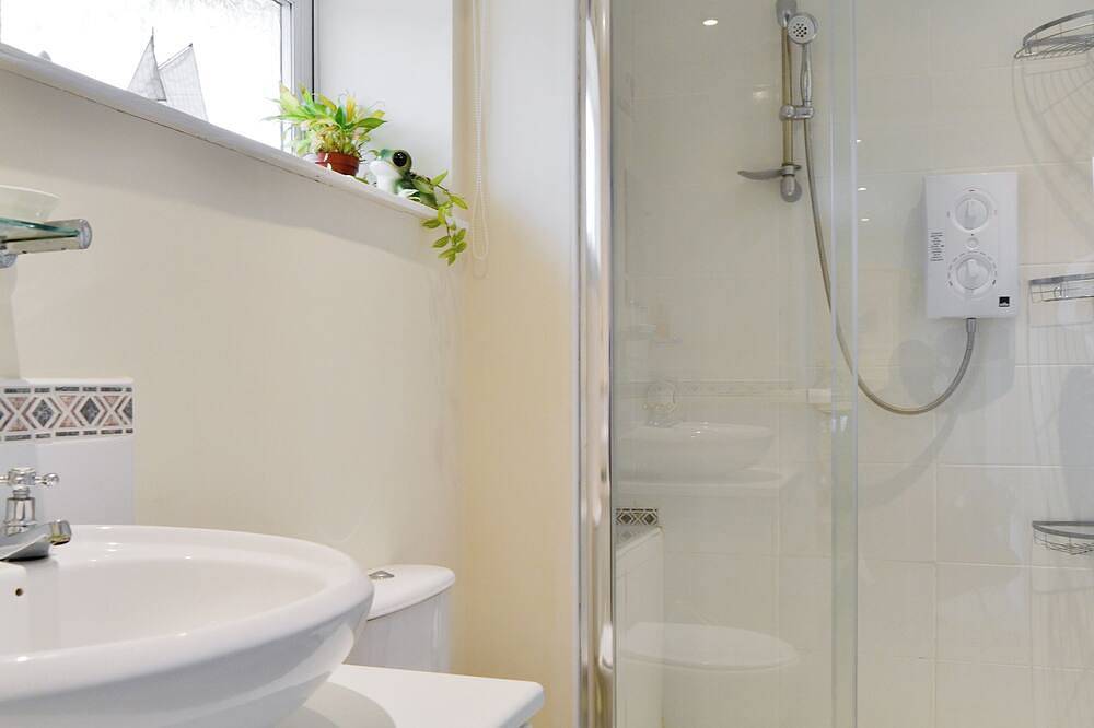 1 bedroom accommodation in Gunville, near Newport in Newport (Isle of Wight), Isle of Wight