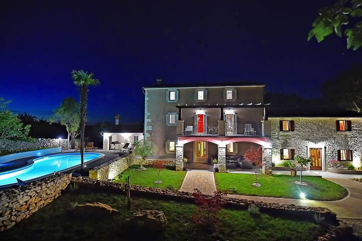 Ferienhaus für 14 Personen, mit Sauna und Balkon sowie Whirlpool