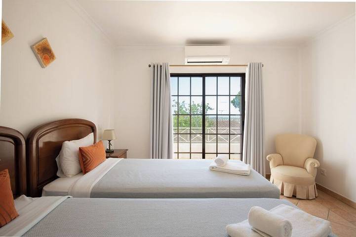 Villa Ladeira - Privater Pool, Meerblick, Smart-TV, Spiele, WLAN, Klimaanlage in Guia, Faro Distrikt