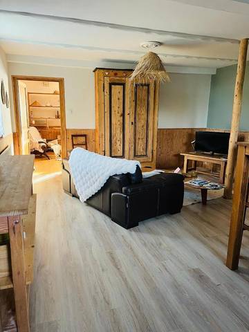 Gîte pour 2 personnes, avec terrasse et piscine à Étercy