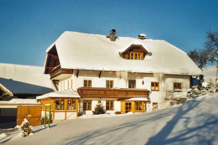 Bauernhof für 12 Personen, mit Garten und Pool sowie Balkon