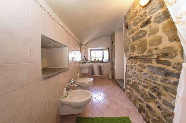 Location de vacances pour 8 personnes, avec jardin et jacuzzi à Albareto - 2