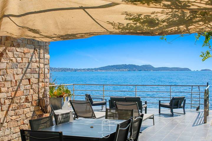 Gîte pour 6 personnes, avec terrasse et balcon/terrasse dans Plage de l'Almanarre