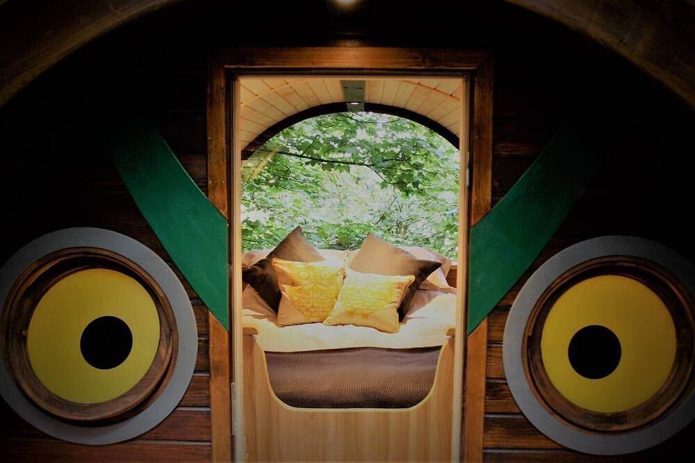 Sleep in the Trees - Hot Tub, Sauna and Slide in Chorleywood, Hertfordshire