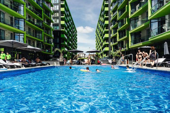 Appart’hôtel pour 3 personnes, avec Balcon et Terrasse ainsi que Jardin et Bassin pour enfant