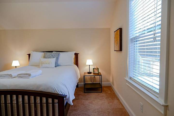 Vacation rental for 8 people, with balcony and yard in Columbia