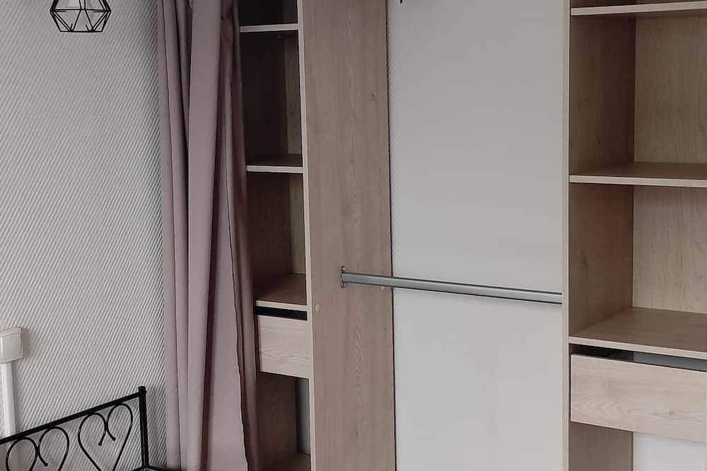 Appartement entier, Lorient, T2 meublé (balcon vue étang du Ter) bus vers les plages de Larmor 3 km in Lorient, Côte des Mégalithes