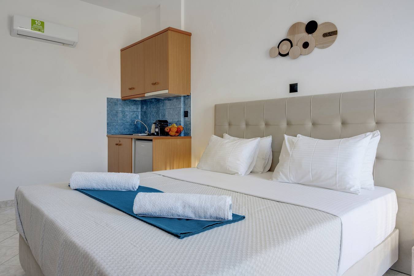 Studio-appartement 'St George Sea View Double Room-Privé Jacuzzi met zeezicht', foto 7
