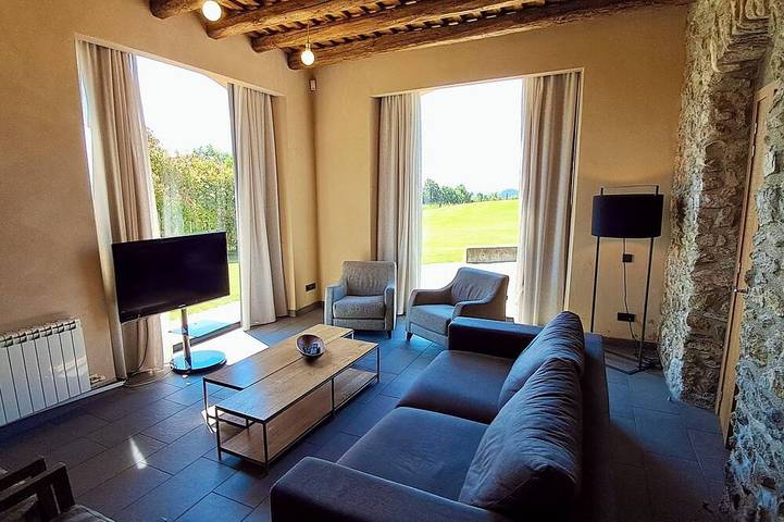 Location de vacances pour 25 personnes, avec balcon ainsi que jacuzzi et jardin, animaux acceptés à Vic - 2