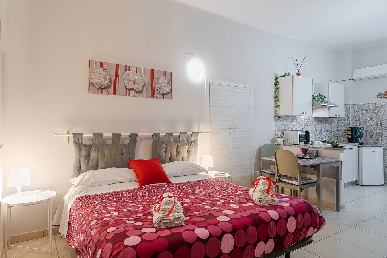 Entire apartment, Apartment 'La Fonte Di Ortigia - Casa Alfeo' with Balcony, Wi-Fi and Air Conditioning in Syracuse, Syracuse Province