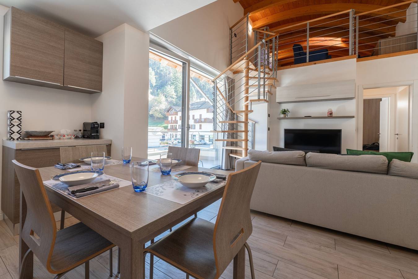 Ganze Wohnung, Großzügiges Familien-Loft nahe den Thermen von Comano, ideal für 4–6 Personen mit Balkon & Garage in Ponte Arche, Gardasee-Berge