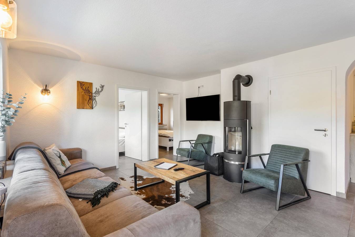 Apartamento entero, Apartamento 'Grete' con vistas a la montaña, terraza privada y Wi-Fi in Diemelsee, Upland
