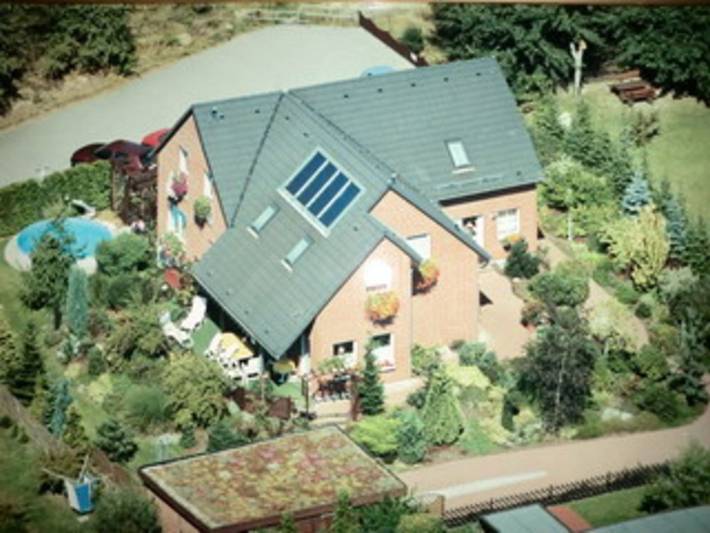 Ferienwohnung für 4 Personen, mit Terrasse und Garten sowie Pool in Dreiheide