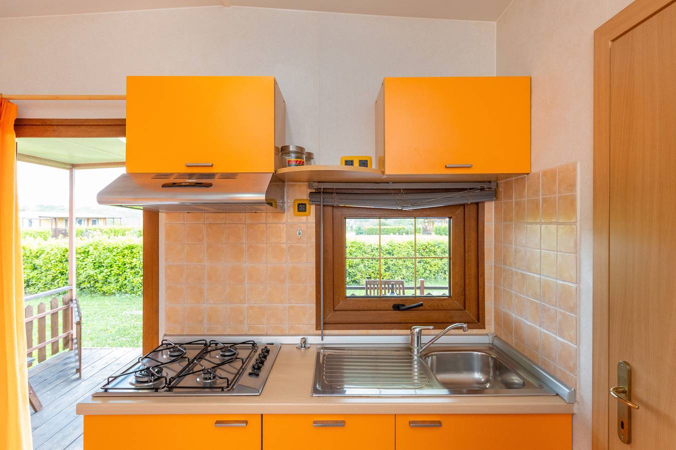 Bungalow 'Stella 2' with Shared Pool, Private Terrace and Air Conditioning in Bibbona, Etruscan Coast