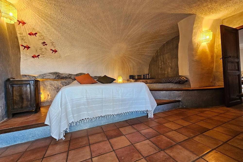 Entire apartment, Domaine de Bagard - Gîte la Source 62m² 4/6 pers Large terrace in Sauve, Le Vigan region