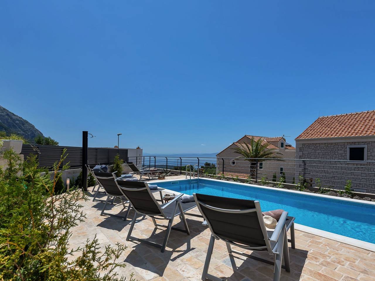 Moderne Villa Smart mit Pool und Meerblick in Veliko Brdo, Makarska