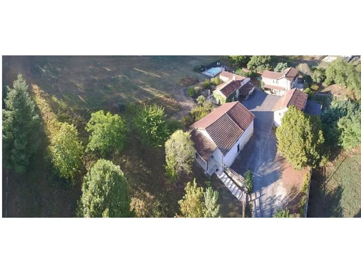Casa de vacaciones para 4 personas, con vistas además de jardín y piscina - 1
