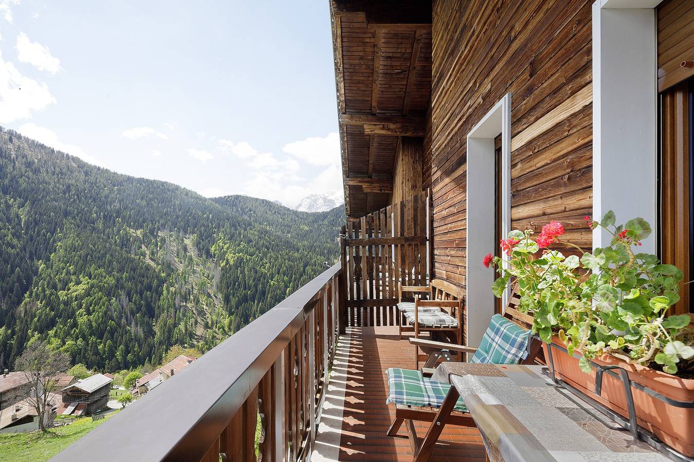 Apartamento entero, Casa vacacional 'La Casa de Heidi en los Dolomitas - 2' con vistas, jardín y Wi-Fi in Pelmostock, Zoppè di Cadore
