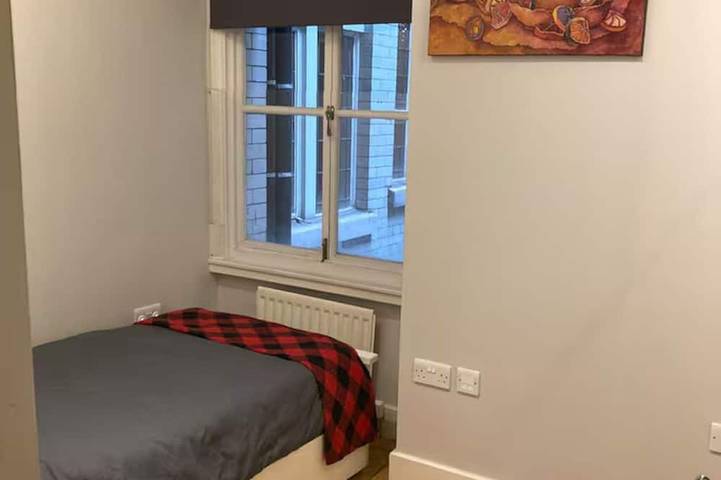 Entire apartment, Luxury 2Br Flat, Concierge & AC; St.James Park, Thames, Trafalgar Sq, Parliament in London, South East England