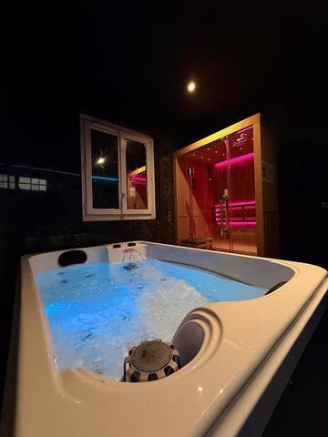 Villa pour 2 personnes, avec sauna ainsi que jacuzzi et jardin dans Yonne