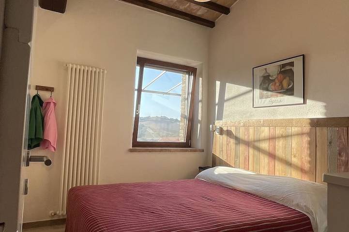 Romantic Hideaway with Spectacular Views, Pool, and Wood-Fired Hot Tub. in Civitella d'Agliano, Province de Viterbo