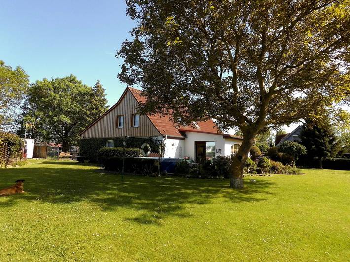 Ganze Ferienwohnung, Bungalow und Ferienwohnung auf Rügen - Ferienhaus Sonnenschein in Kluis, Rügen