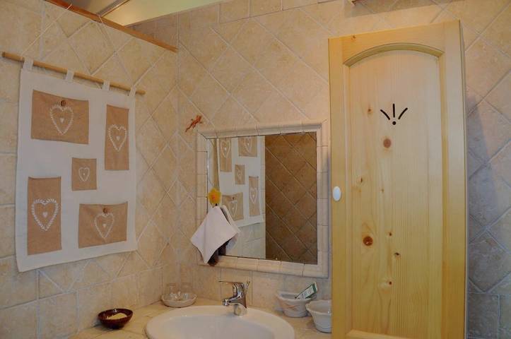 Location de vacances pour 3 personnes, avec vue ainsi que jardin et piscine à Éguilles - 4