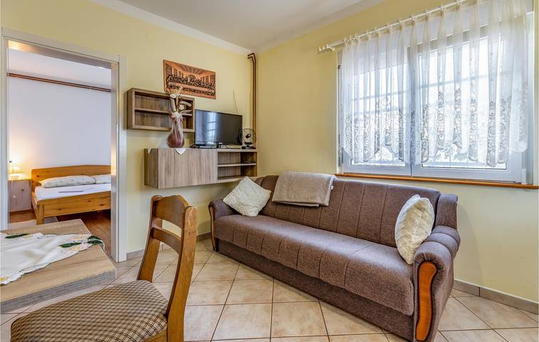Ganze Ferienwohnung, Gemütliche Ferienwohnung mit Terrasse und Garten in der Nähe des Strandes Duga Uvala in Marčana, Südküste Istrien