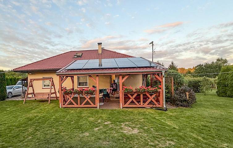 Ferienhaus für 6 Personen, mit Terrasse und Garten sowie Seeblick in Parzeńsko