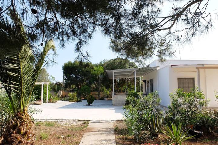 Villa Il Giardino con Piscina a soli 350 mt dalla Spiaggia di Punta Prosciutto in Porto Cesareo, Golfo de Tarento
