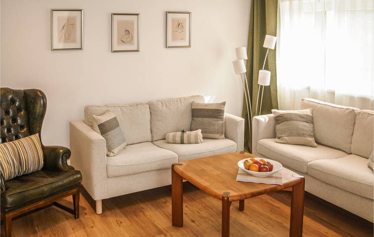 Apartamento vacacional entero, Acogedor apartamento con terraza, aparcamiento e Internet, cerca del río y del centro de la ciudad in Ribnitz-Damgarten, Vorpommern-Rügen