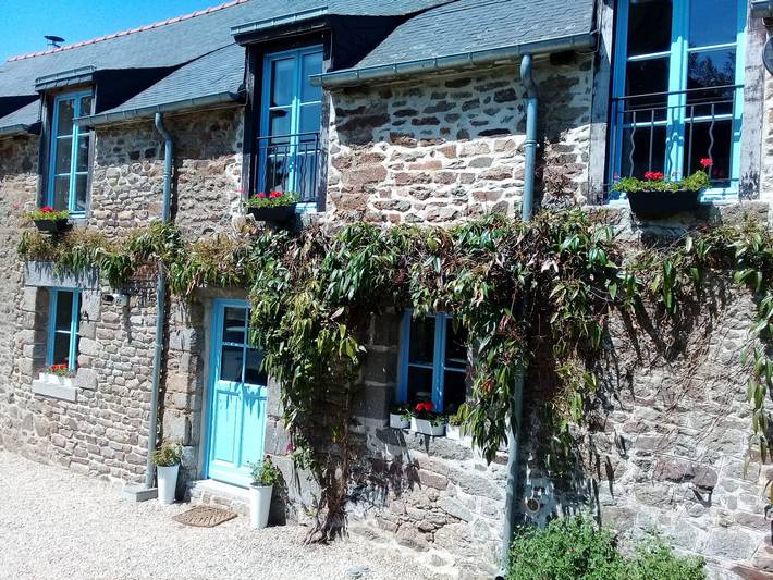 Gîte pour 4 personnes, avec piscine, adapté aux familles à Saint-Hélen