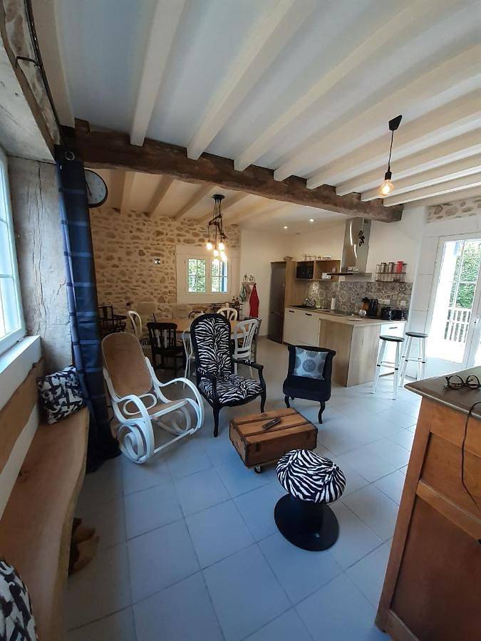 Location de vacances pour 8 personnes, avec terrasse et jacuzzi à Laroin - 4