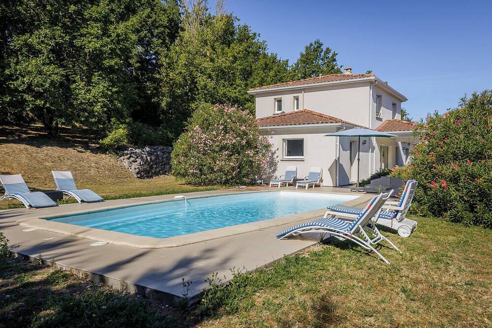 Casa de vacaciones moderna y lujosa en el sur de Francia con su propia piscina privada. in Pujols, Región de Villeneuve-sur-Lot