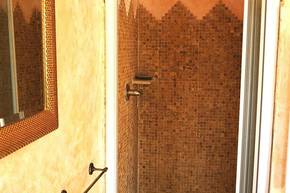 Apartamento entero, Refined & Charming Garden Suite directly by the Sea – for 2 Guests in Marina di Ostuni, Salento