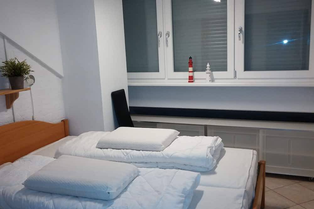 Ferienhaus mit Blick auf den Deich vom Grevelingen Meer direkt vor der Haustür in Aquadelta, Bruinisse