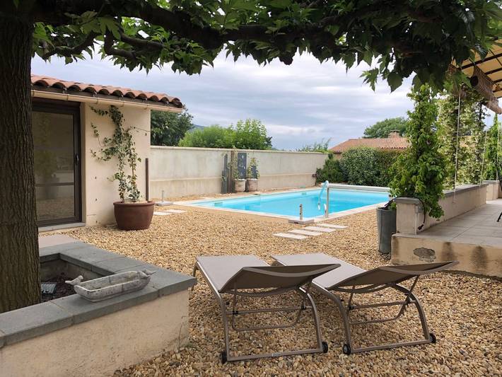 Gîte pour 4 personnes, avec jardin ainsi que terrasse et piscine à Oppède - 3