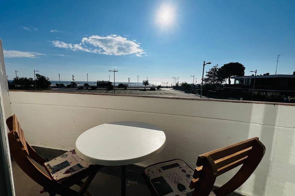 Apartamento entero, Lovely beachfront studio apartment with balcony facing the sea in Lido delle Nazioni, Provincia de Ferrara