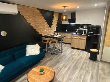 Gîte pour 5 personnes, avec terrasse et jardin à Meyzieu