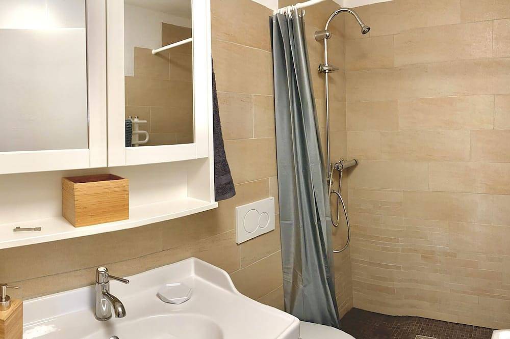 Appartamento intero, Apartment in Fontainemelon, Val-de-Ruz