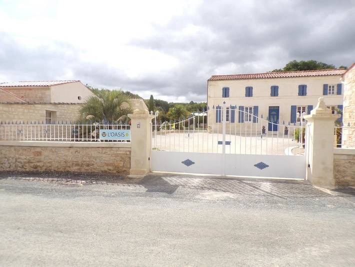 Location de vacances pour 3 personnes, avec jardin et piscine ainsi que vue et bassin pour enfant à Port-d'Envaux - 2